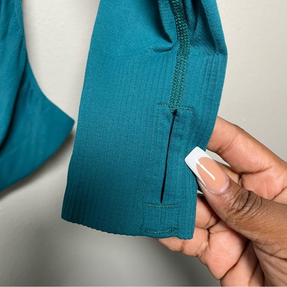 Athleta Women Top Small Green Fastest Track Gym Longsleeve Nylon Stretch Crew‎ - Picture 4 of 9